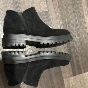 Van Eli Black Ankle Boots with Platform Sole